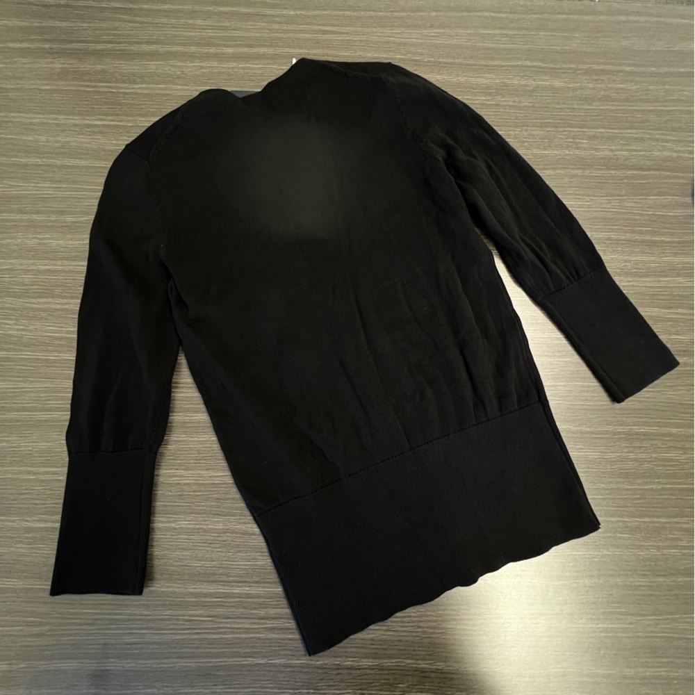 TOMMY HILFIGER NWT Navy blue light sweater. V neck. Polka dot tie at neck. - Picture 3 of 14